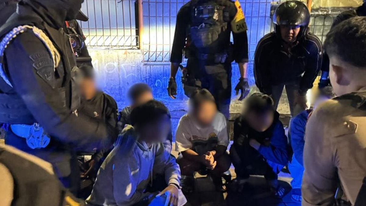 Polisi Amankan 8 Remaja Hendak Tawuran di Jaktim, Celurit dan Arit Disita — NadiKabar.com