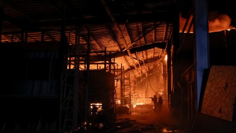 Firefighters work at the site of a household item shopping mall which was hit by Russian missile strikes, amid Russia's attack on Ukraine, in Kharkiv, Ukraine October 24, 2026. REUTERS/Sofiia Gatilova