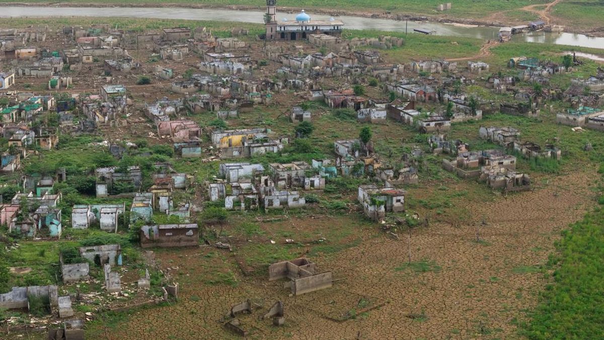 Air Waduk Karian Surut, Desa Somang yang Tenggelam Muncul Kembali — NadiKabar.com