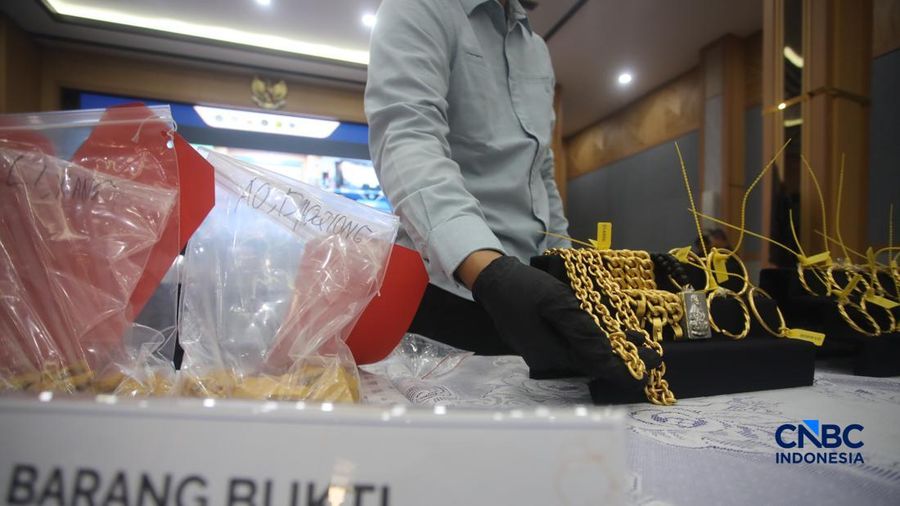 Barang bukti ditampilkan saat konferensi pers penindakan ekspor ilegal emas oleh Direktorat Jendral (Dirjen) Bea dan Cukai di Kantor Pusat Bea Cukai, Jakarta, Senin (26/10/2026).