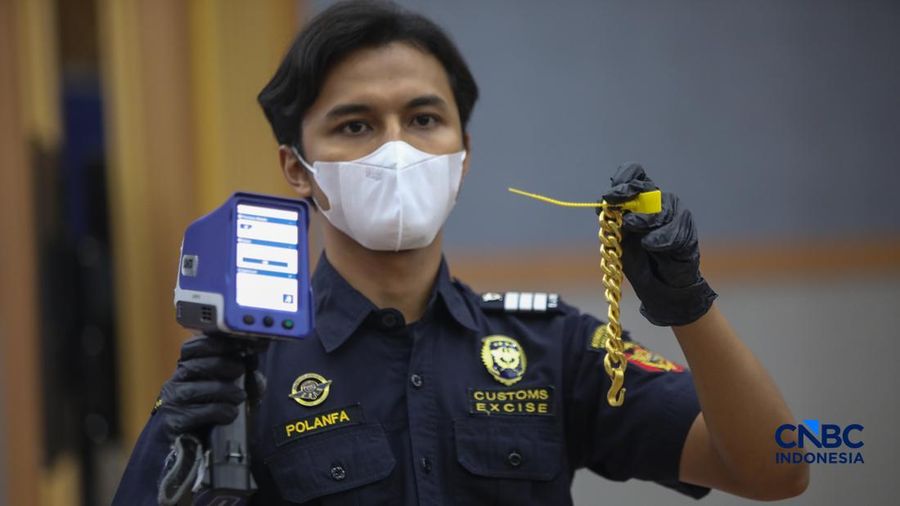 Barang bukti ditampilkan saat konferensi pers penindakan ekspor ilegal emas oleh Direktorat Jendral (Dirjen) Bea dan Cukai di Kantor Pusat Bea Cukai, Jakarta, Senin (26/10/2026).