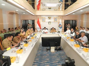 Cegah Banjir Susulan, Tito Minta Normalisasi Sungai di Sumatera Dipercepat