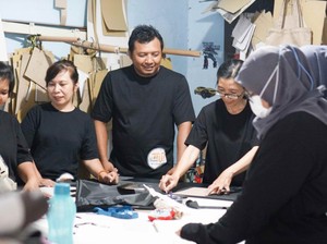 Dibina Bank Jateng, Mamnich Kembangkan Usaha Tas Etnik dari Kain Wastra