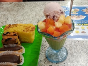 Es Krim Ria Medan Bertahan Sejak 1936, Resep Jadulnya Tetap Dipertahankan