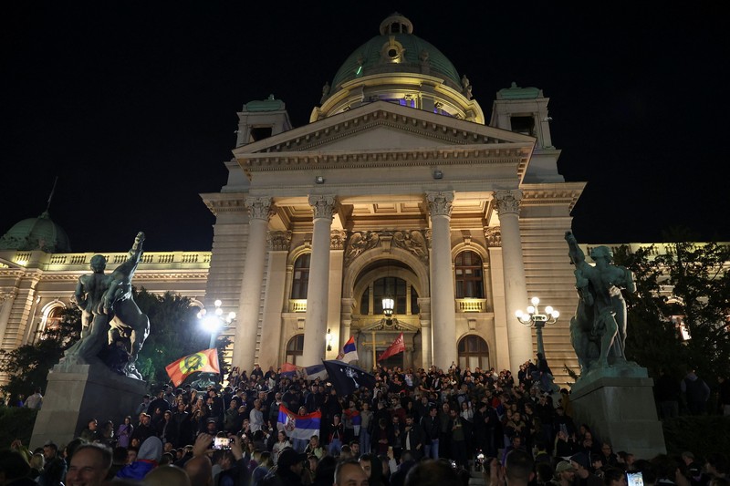 Gerakan mahasiswa Serbia menyatakan kemenangan dalam pemilihan parlemen yang digelar pada Minggu (25/10/2026), sekaligus mengakhiri 14 tahun kekuasaan Partai Progresif Serbia pimpinan Aleksandar Vucic. (REUTERS/Uros Arsic)