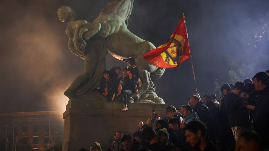 Gerakan mahasiswa Serbia menyatakan kemenangan dalam pemilihan parlemen yang digelar pada Minggu (25/10/2026), sekaligus mengakhiri 14 tahun kekuasaan Partai Progresif Serbia pimpinan Aleksandar Vucic. (REUTERS/Zorana Jevtic)