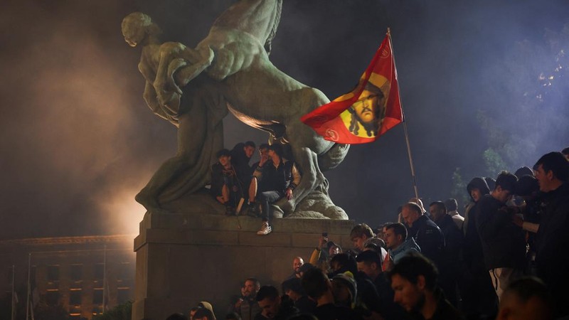 Gerakan mahasiswa Serbia menyatakan kemenangan dalam pemilihan parlemen yang digelar pada Minggu (25/10/2026), sekaligus mengakhiri 14 tahun kekuasaan Partai Progresif Serbia pimpinan Aleksandar Vucic. (REUTERS/Zorana Jevtic)