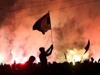 Gerakan mahasiswa Serbia menyatakan kemenangan dalam pemilihan parlemen yang digelar pada Minggu (25/10/2026), sekaligus mengakhiri 14 tahun kekuasaan Partai Progresif Serbia pimpinan Aleksandar Vucic. (REUTERS/Uros Arsic)