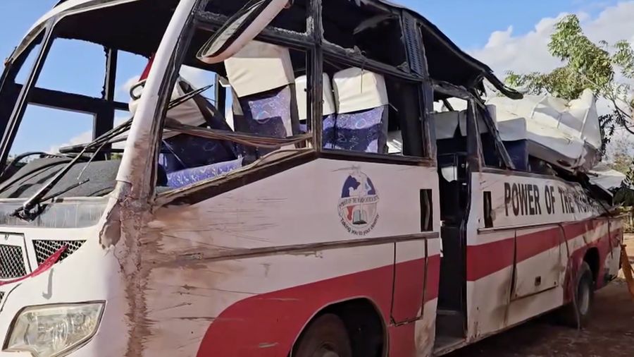 Kecelakaan maut terjadi di Jalan Raya Nairobi-Mombasa, Kenya, pada Minggu (25/10/2026).