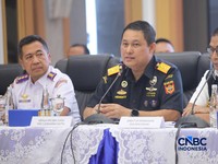 Kepala KPU Bea Cukai Tipe C Soekarno Hatta, Hengky Tomuan Parlindungan saat konferensi pers penindakan ekspor ilegal emas oleh Direktorat Jendral (Dirjen) Bea dan Cukai di Kantor Pusat Bea Cukai, Jakarta, Senin (26/10/2026). (CNBC Indonesia/Faisal Ra