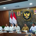 Konferensi pers usai Rapat Koordinasi Terbatas (Rakortas) terkait ketahanan pangan di Kantor Kemenko Pangan, Jakarta, Senin (26/10/2026). (CNBC Indonesia/Martyasari Rizky)