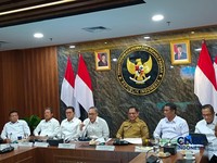 Konferensi pers usai Rapat Koordinasi Terbatas (Rakortas) terkait ketahanan pangan di Kantor Kemenko Pangan, Jakarta, Senin (26/10/2026). (CNBC Indonesia/Martyasari Rizky)