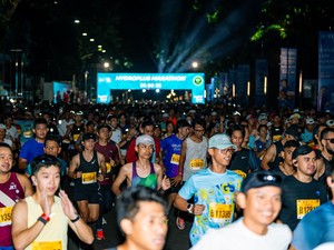 Puluhan Ribu Pelari di JRF 2026 Taklukkan Cuaca Jakarta