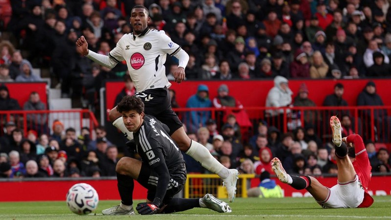 Manchester United kalah 0-3 dari Bournemouth dalam lanjutan pekan kedelapan Liga Inggris 2026/27 di Stadion Old Trafford pada Minggu (25/10/2026). (REUTERS/Chris Radburn)
