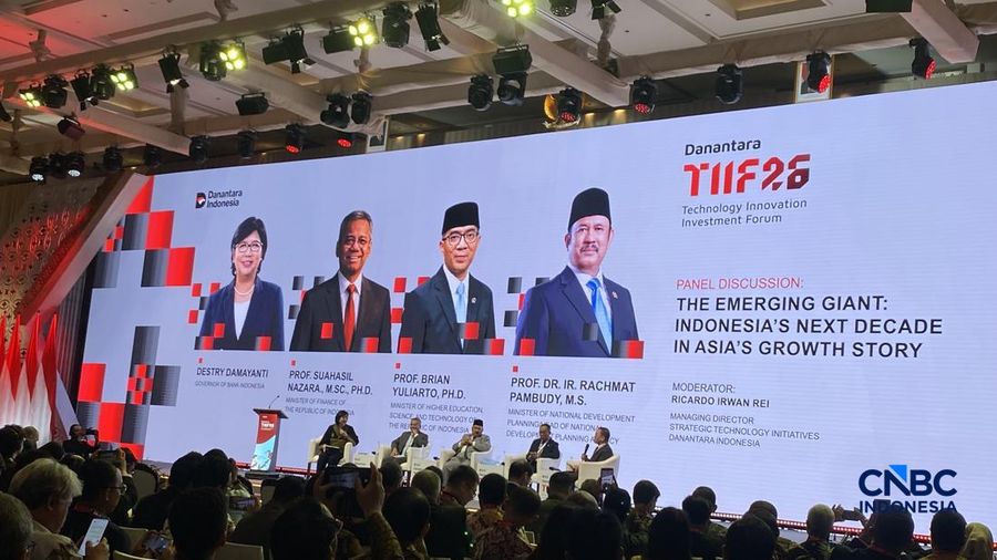 Menteri Pendidikan Tinggi, Sains, dan Teknologi, Brian Yuliarto, dalam Danantara Technology Innovation Investment Forum 2026, di Jakarta, Senin (26/10/2026). (CNBC Indonesia/Novina Putri Bestari)