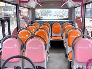 Wira Wiri Surabaya yang Baru Punya Kursi Khusus Perempuan dan Lansia