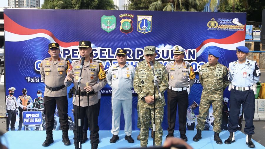 Polda Metro Jaya menggelar apel gelar pasukan Operasi Patuh Jaya 2026 pada Senin (26/10/2026). (Tangkapan layar instagram @tmcpoldametro)