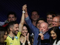 Presiden Brasil Luiz Inacio Lula da Silva, kandidat Partai Buruh (PT) untuk pemilihan presiden kembali, berbicara setelah memenangkan pemilihan presiden putaran kedua, di Sao Paulo, Brasil, Minggu (25/10/2026). (REUTERS/Amanda Perobelli)