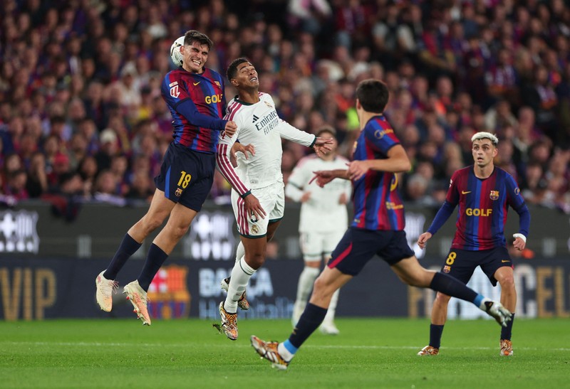 Real Madrid berhasil keluar sebagai pemenang dalam laga penuh gengsi melawan Barcelona pada pekan ke-10 Liga Spanyol di Camp Nou, Senin (26/10/2026) dini hari WIB. (REUTERS/Bruna Casas)