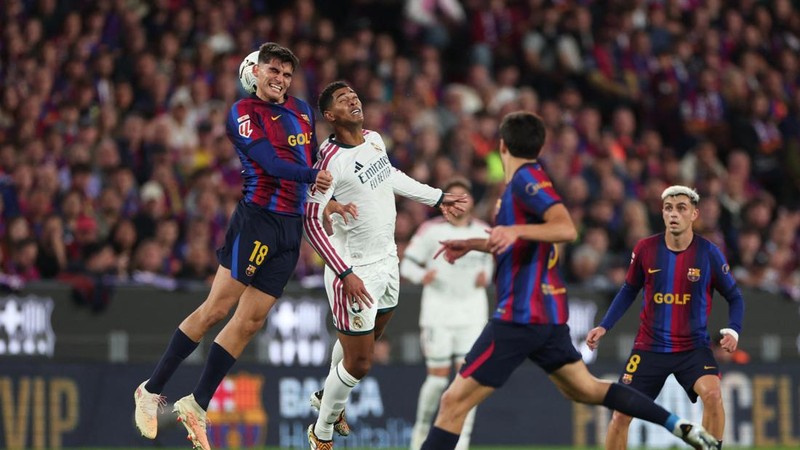 Real Madrid berhasil keluar sebagai pemenang dalam laga penuh gengsi melawan Barcelona pada pekan ke-10 Liga Spanyol di Camp Nou, Senin (26/10/2026) dini hari WIB. (REUTERS/Bruna Casas)