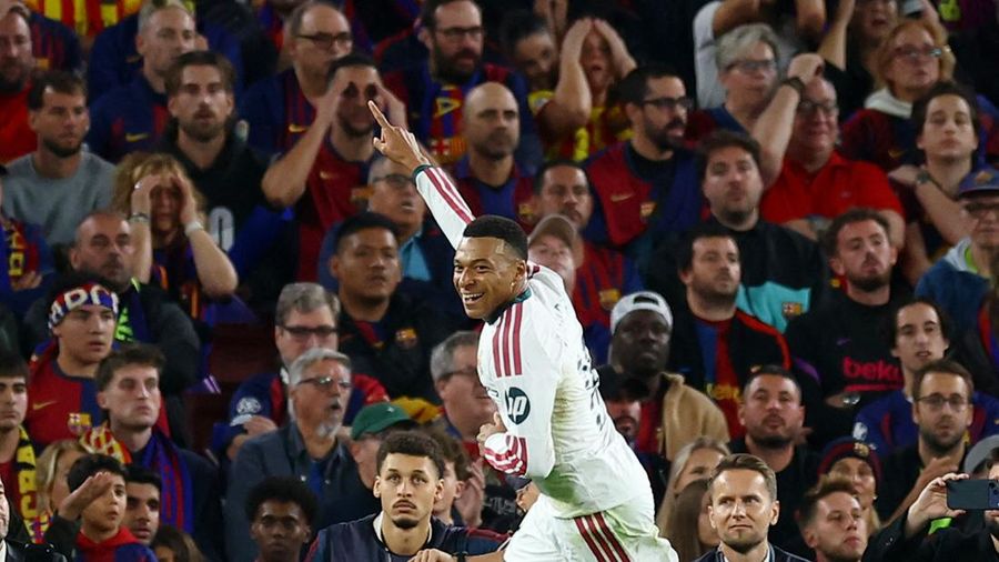 Real Madrid berhasil keluar sebagai pemenang dalam laga penuh gengsi melawan Barcelona pada pekan ke-10 Liga Spanyol di Camp Nou, Senin (26/10/2026) dini hari WIB. (REUTERS/Albert Gea)