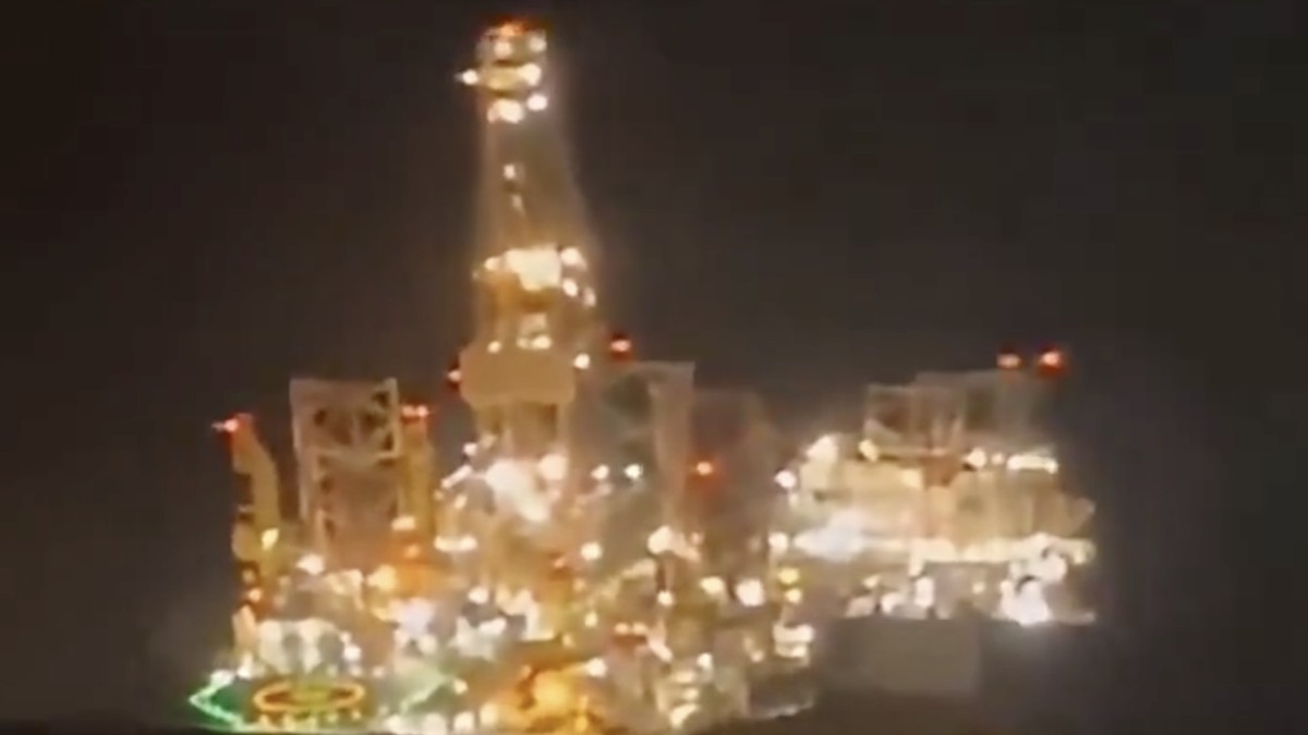 Detik-Detik Rig Minyak Tenggelam di Laut, 1 Pekerja Tewas-4 Hilang