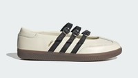 Bikin Outfit Kerja Kamu Berbeda, Coba Style Adidas Samba Ballet Ini 