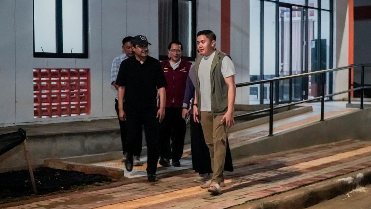 Seskab Teddy Kunjungi Sekolah Rakyat, Nyanyi Bareng hingga Cek Asrama — NadiKabar.com