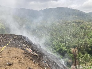 TPA Sente Klungkung Sempat Terbakar, Asap Masih Mengepul