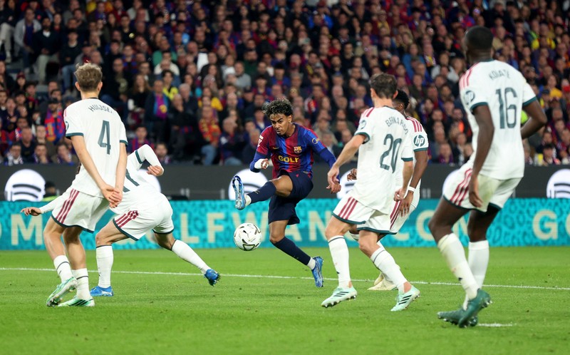 Real Madrid berhasil keluar sebagai pemenang dalam laga penuh gengsi melawan Barcelona pada pekan ke-10 Liga Spanyol di Camp Nou, Senin (26/10/2026) dini hari WIB. (REUTERS/Bruna Casas)