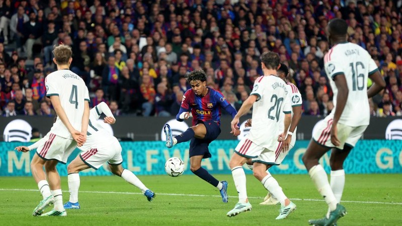 Real Madrid berhasil keluar sebagai pemenang dalam laga penuh gengsi melawan Barcelona pada pekan ke-10 Liga Spanyol di Camp Nou, Senin (26/10/2026) dini hari WIB. (REUTERS/Bruna Casas)