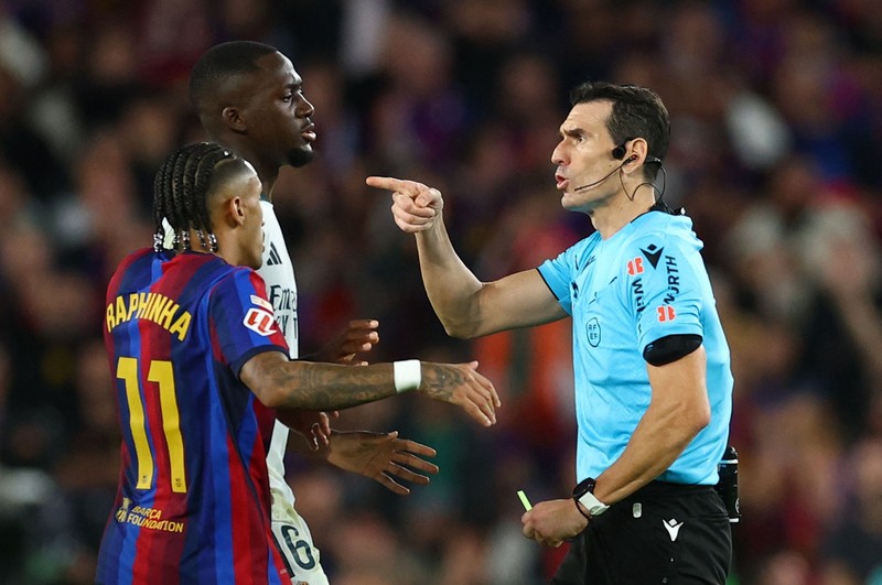 Real Madrid berhasil keluar sebagai pemenang dalam laga penuh gengsi melawan Barcelona pada pekan ke-10 Liga Spanyol di Camp Nou, Senin (26/10/2026) dini hari WIB. (REUTERS/Bruna Casas)