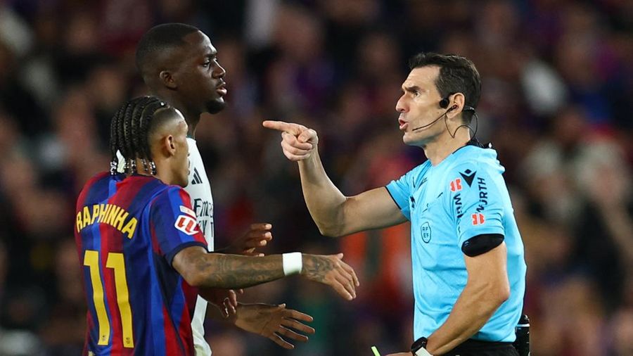 Real Madrid berhasil keluar sebagai pemenang dalam laga penuh gengsi melawan Barcelona pada pekan ke-10 Liga Spanyol di Camp Nou, Senin (26/10/2026) dini hari WIB. (REUTERS/Albert Gea)