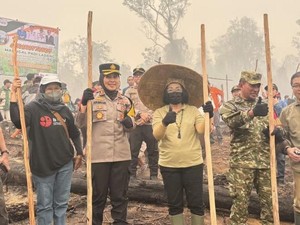 Merawat Tradisi Menugal, Tanam Benih di Tanah Dayak Gunung Mas
