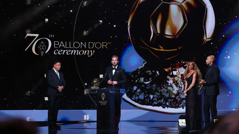 Bintang Bayern Munchen, Harry Kane dinobatkan sebagai peraih Ballon d'Or 2026 di London Palladium Theatre, London, Inggris, Senin (26/10) malam waktu setempat atau Selasa (27/10) dini hari WIB. (Action Images via Reuters/Matthew Childs)