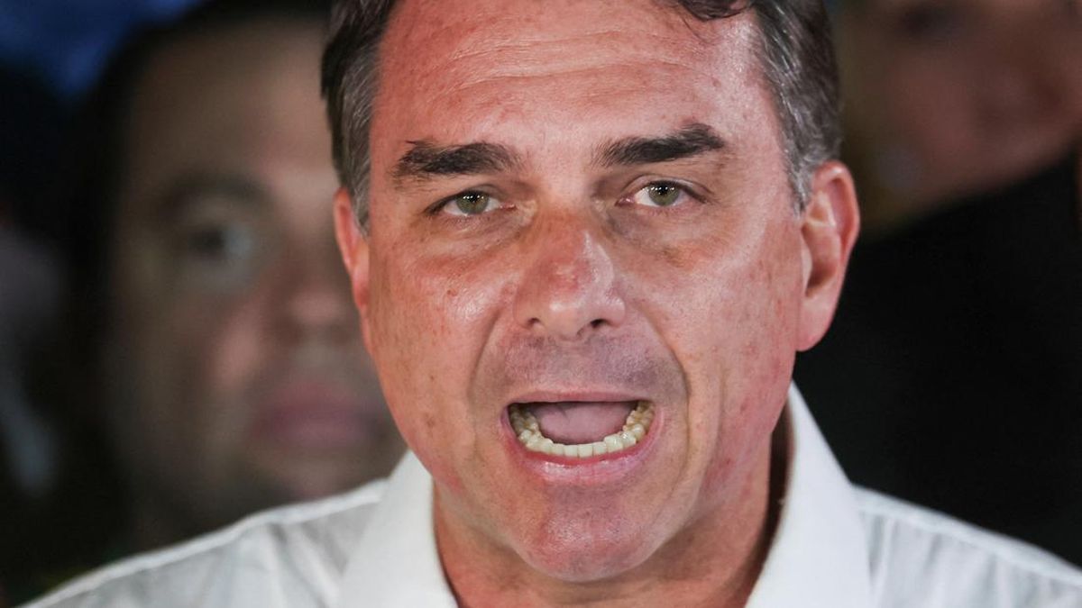 Ilustrasi berita Nasional: Flavio Bolsonaro Dicegah ke Luar Negeri Usai Kalah Pilpres Brasil