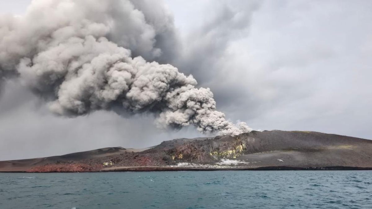 Ilustrasi berita Nasional: Gunung Anak Krakatau Erupsi 3 Kali pada Rabu Malam