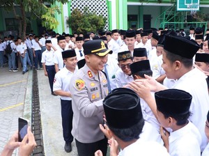 Kapolres Blitar Kota Edukasi Siswa soal Bahaya Kenakalan Remaja