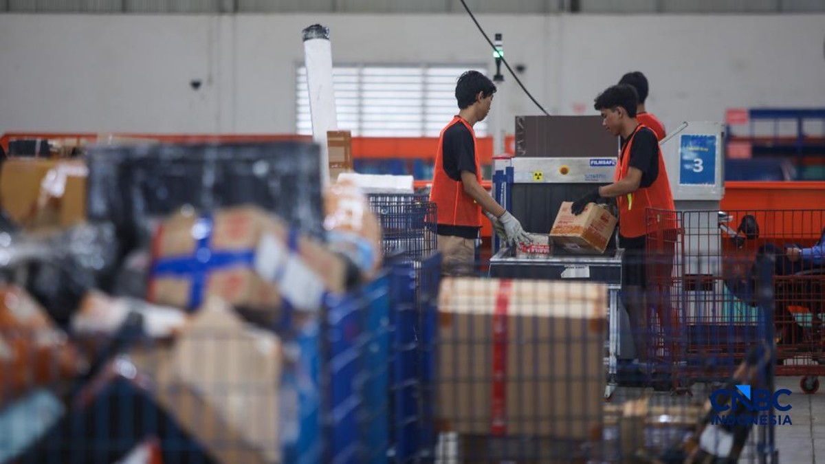 Produk UMKM RI Laris Manis, Intip Kesibukan Dalam Gudang Ekspor di DKI