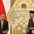 Konferensi pers bersama Menteri Luar Negeri Singapura Vivian Balakrishnan (kiri) dan Menlu RI Arrmanatha Nasir atau Tata di Gedung Pancasila Jakarta, Selasa (27/10/2026). (CNBC Indonesia/Thea Fathanah Arbar)
