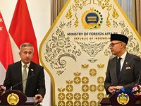 Konferensi pers bersama Menteri Luar Negeri Singapura Vivian Balakrishnan (kiri) dan Menlu RI Arrmanatha Nasir atau Tata di Gedung Pancasila Jakarta, Selasa (27/10/2026). (CNBC Indonesia/Thea Fathanah Arbar)