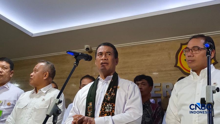 Menteri Pertanian sekaligus Kepala Bapanas Amran Sulaiman saat konferensi pers di kantornya, Jakarta, Selasa (27/10/2026). (CNBC Indonesia/Martyasari Rizky)