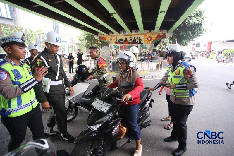 Polda Metro Jaya mengerahkan 2.938 personel gabungan dalam Operasi Patuh Jaya 2026 yang berlangsung selama 14 hari, mulai 26 Oktober hingga 8 November 2026. (CNBC Indonesia/Muhammad Sabki)