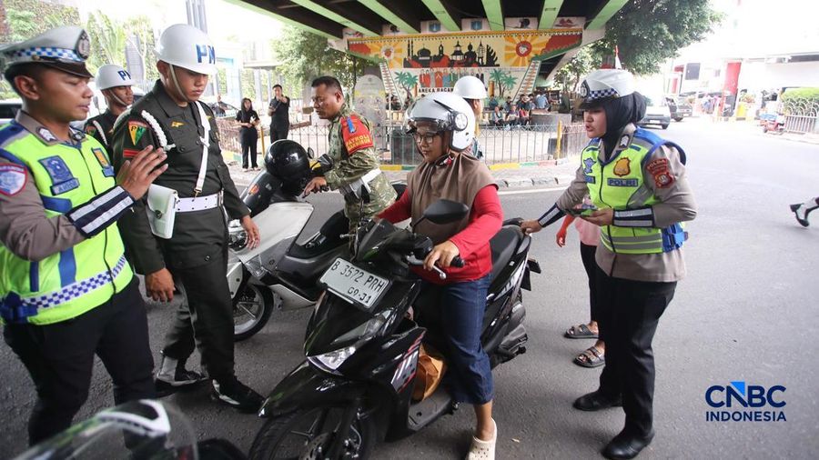 Polda Metro Jaya mengerahkan 2.938 personel gabungan dalam Operasi Patuh Jaya 2026 yang berlangsung selama 14 hari, mulai 26 Oktober hingga 8 November 2026.