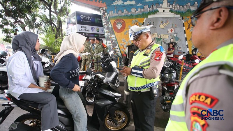 Polda Metro Jaya mengerahkan 2.938 personel gabungan dalam Operasi Patuh Jaya 2026 yang berlangsung selama 14 hari, mulai 26 Oktober hingga 8 November 2026. (CNBC Indonesia/Muhammad Sabki)