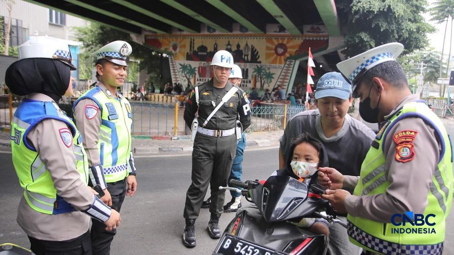 Polda Metro Jaya mengerahkan 2.938 personel gabungan dalam Operasi Patuh Jaya 2026 yang berlangsung selama 14 hari, mulai 26 Oktober hingga 8 November 2026.