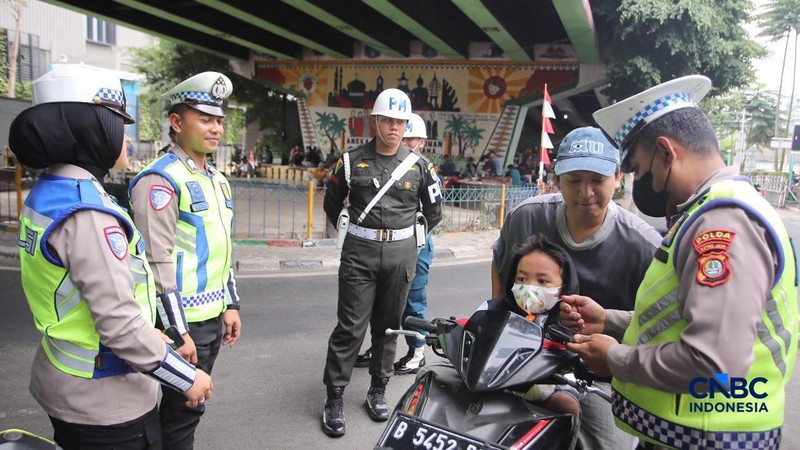 Polda Metro Jaya mengerahkan 2.938 personel gabungan dalam Operasi Patuh Jaya 2026 yang berlangsung selama 14 hari, mulai 26 Oktober hingga 8 November 2026.