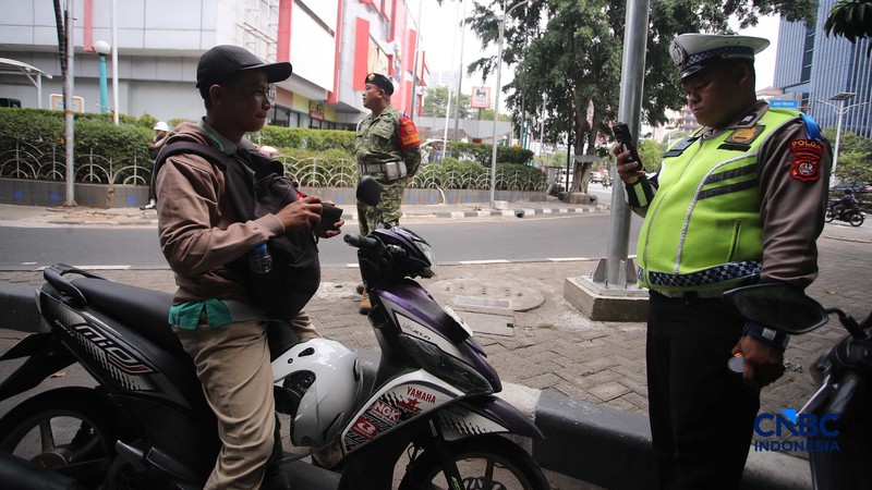 Polda Metro Jaya mengerahkan 2.938 personel gabungan dalam Operasi Patuh Jaya 2026 yang berlangsung selama 14 hari, mulai 26 Oktober hingga 8 November 2026. (CNBC Indonesia/Muhammad Sabki)