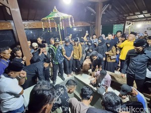 Suasana Haru Iringi Pemakaman Gandung Pardiman di Ponjong Gunungkidul