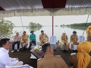 Taj Yasin Cek Proyek Hybrid Seawall di Demak, Pastikan Berjalan Lancar